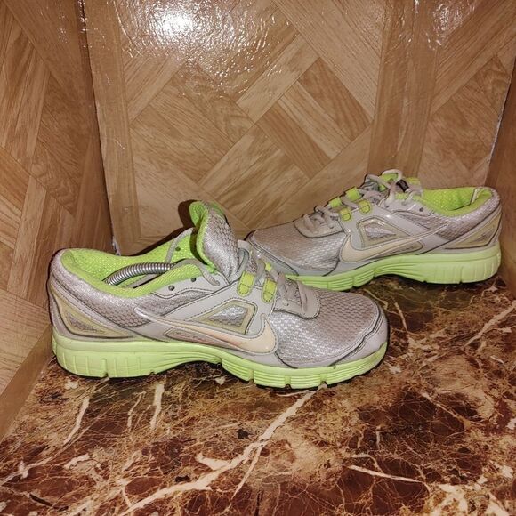 Nike women's Dual Fusion running shoes sneaker silver size 8.5. 021 - Picture 6 of 12